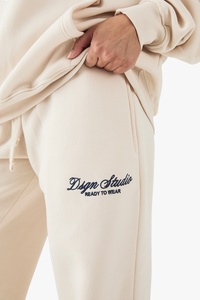 Pantalones Deportivos Anchos Personalizados para Mujer, Joggers de Poliéster y Algodón, Corte Holgado, con Logotipo y Etiqueta Privados - Product Image 4