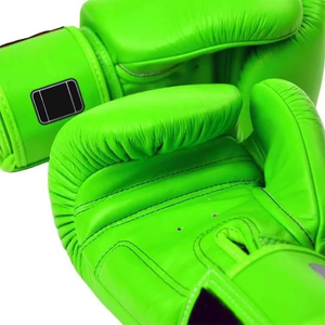 Guantes de boxeo de alta calidad con logotipo personalizado a precio de mayorista para adultos, guantes de boxeo para entrenamiento de MMA y golpes pesados a precio económico. - Product Image 5