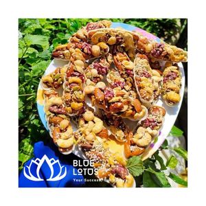 Tartelette Bateau Faite Main à Base de Plantes, Faible en Glucides, aux Noix Mélangées et Pistaches, Qualité Export, Meilleure Vente, Durable - Product Image 1