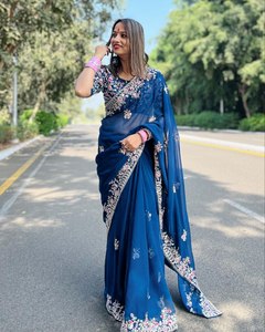 Sari de Seda Azul con Bordado Floral de NiMa Creations, de Secado Rápido, para Mujer, Estilo Tradicional Indio para Bodas, Largo hasta el Suelo, Corte Regular - Product Image 1