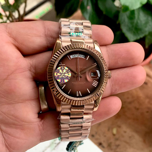 Reloj Automático de Lujo Chapado en Oro Rosa con Encanto Antiguo para Negocios, Bisel Acanalado Marrón con Efecto Rayos de Sol, Encanto de Moneda de Lujo, Acero Inoxidable - Product Image 2