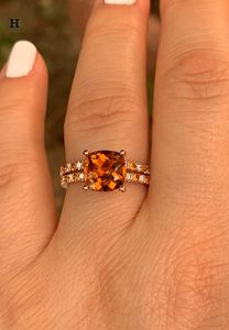 Anillo de Citrino de Corte Cojín de Lujo en Oro Rosa de 14K con Tallo Dividido y Gema Naranja, Conjunto de Anillos de Compromiso - Product Image 1