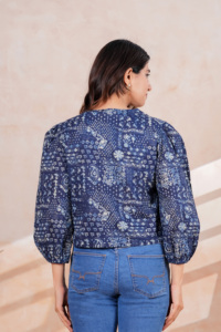 Blusa informal azul estampada para mujer – Elegante camisa con botones y mangas abullonadas para uso diario - Product Image 4