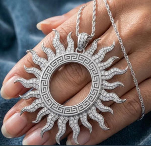 Collier Pendentif Soleil Argenté avec Charme Moissanite Style Opale de Feu, Fermoir Griffe Clé Grecque, Bijou Tendance - Product Image 1