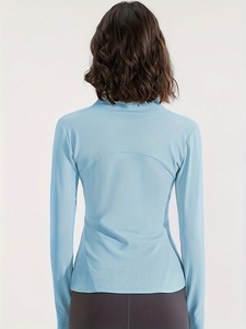 Veste de sport imperméable pour femme en Spandex/Nylon, légère, zippée, avec poches avant, manches longues, pour la course à pied, la gym et le yoga - Product Image 2