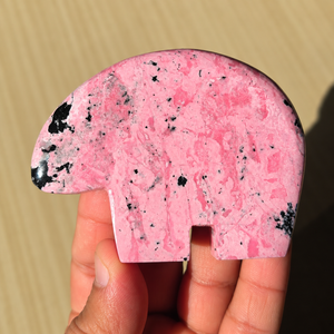 Figurine d'ours en cristal de rhodonite naturelle, sculpture en pierre rose, ours en pierre polie pour la décoration intérieure, cadeaux, vente en gros - Product Image 1