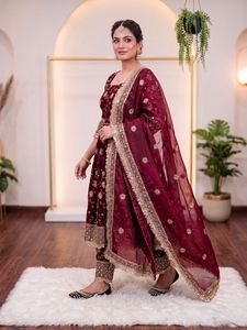 Lanzamiento de un nuevo conjunto de ropa de fiesta de diseñador: top, pantalón y dupatta. Compre directamente del proveedor. - Product Image 5