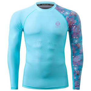 Camiseta de natación premium para hombre, de secado rápido y tela transpirable, para natación en la playa, surf y deportes acuáticos de verano. - Product Image 2