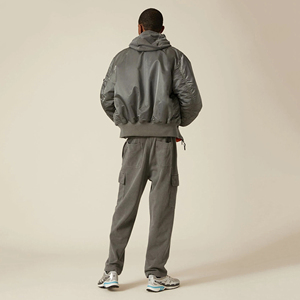 Chaqueta Bomber Gris Carbón para Hombre, Ligera, Estilo Aviador, con Forro Naranja, Cuello y Puños Acanalados, Bolsillo Utilitario en la Manga, OEM - Product Image 2
