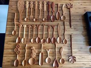 Ensemble de 6 ustensiles décoratifs en bois de teck naturel bio avec écumoire, spatule et cuillère taille S, cuillère cœur en bois - Product Image 3