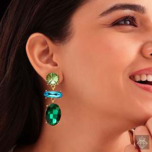 Boucles d'oreilles élégantes en cristal Tri-Crystal Emerald Danglers - Product Image 2