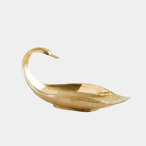 Achetez maintenant : Vase de table moderne en aluminium minimaliste avec poignée, écologique, fait main, de haute qualité, plat de service décoratif - Product Image 1