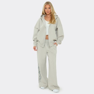 Pantalon de jogging ample et décontracté gris clair surdimensionné pour femme, en polyester et coton, avec logo personnalisé - Product Image 4