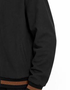 Chaqueta Varsity Impermeable para Hombre, Color Sólido, Cierre de Botones, Corte Regular Informal, Detalles en Negro y Marrón, Poliéster, para Invierno - Product Image 3