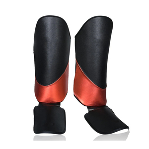 Protège-tibias en cuir légers et confortables pour l'entraînement de boxe et MMA – Équipement de protection de haute qualité, durables et écologiques avec fixation à crochet - Product Image 5