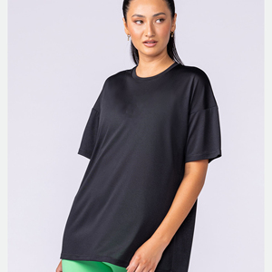 T-shirt ample à col rond et manches courtes noir uni en polyester tricoté respirant pour usage décontracté – Vente en gros - Product Image 1