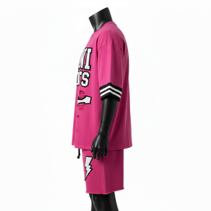 ชุดเสื้อยืดและกางเกงขาสั้นผู้ชาย ผ้าคอตตอนเจอร์ซีย์คุณภาพสูง 240 GSM สีชมพู ปักโลโก้ตามสั่ง สวมใส่สบายๆ - Product Image 3