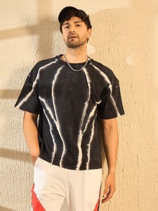 เสื้อยืดแขนสั้นผู้ชายทรงโอเวอร์ไซส์ ผ้าคอตตอนเจอร์ซีย์ถักลายทางสีดำ ลวดลายแบบย้อมสีเอซิด ทรงพอดีตัว สวมใส่สบาย - Product Image 2