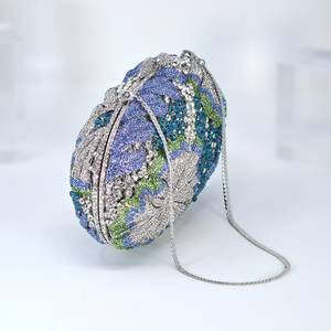 Bolsos de mujer artesanales con diseño floral, de alta calidad, con cuentas bordadas, tipo clutch, hechos a mano. - Product Image 1