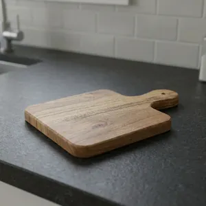 Planche à découper en bois rectangulaire, design rustique, durable, pour une utilisation sur la table de cuisine en intérieur - Product Image 2