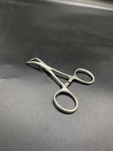 Pince à serviettes Backhaus 8 cm en acier inoxydable, forceps chirurgical pour la fixation des draps et les procédures de chirurgie générale - Product Image 5