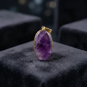 Pendentif en laiton avec améthyste naturelle |   Pendentif en améthyste violette avec cadre en laiton - Product Image 6