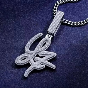 จี้เงินแท้ 925 คุณภาพสูง ผลิตตามสั่ง ประดับเพชรโมอิสซาไนต์ สำหรับผู้ชาย ระดับความใส VVS ชุบโรเดียม พร้อมสลักชื่อหรือตัวอักษร ดีไซน์เก๋สำหรับงานปาร์ตี้ - Product Image 4