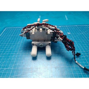 Vanne solénoïde 5 ports SMC SY5220-5LZ-01, utilisée comme pièce détachée pour équipement semi-conducteur Legacy - Product Image 3