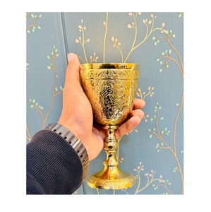 ถ้วยทองเหลืองวินเทจพรีเมียม แก้วน้ำทรงสูงทำมือ ประดับตกแต่งอย่างงดงาม ถ้วยสำหรับพิธีกรรม ภาชนะโลหะแบบดั้งเดิม งานฝีมือประณีต - Product Image 1