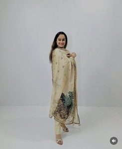 Ensemble 3 pièces bohème pour femme en lin beige 100% avec broderie unie, comprenant Kurta, pantalon et dupatta, coupe ample, longueur complète, col mandarin, pour le quotidien - Product Image 2