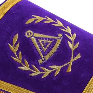 Manguitos de Primera Calidad Grand Master – Terciopelo Morado con Flecos Dorados, Accesorios Masónicos con Diseño Bordado - Product Image 3