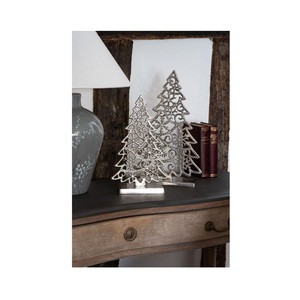 Elegante árbol de Navidad moderno de aluminio plateado, hecho a mano con base creativa y estrella en la parte superior. - Product Image 3