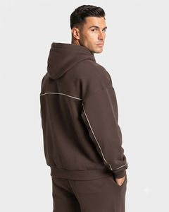 Ensemble de survêtement surdimensionné personnalisé pour homme, couleur espresso, avec détails contrastants, en molleton de coton de qualité supérieure, comprenant un sweat à capuche et un pantalon de survêtement à jambes larges, OEM - Product Image 3