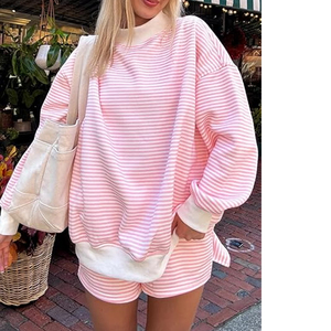 Sudadera y Hoodie Oversize de Invierno para Mujer con Cuello Alto Personalizable, Rayas Rosa y Blanco, Hombros Caídos, Estilo Urbano - Product Image 3