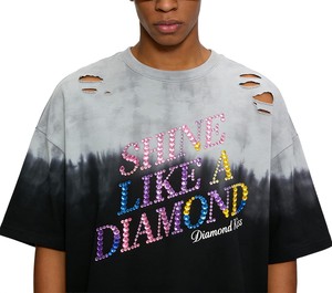 เสื้อยืดผู้ชาย TOPSHOW ดีไซน์ใหม่สั่งทำพิเศษ ตกแต่งด้วยคริสตัลขนาดใหญ่ ทรงไหล่ตก ย้อมสีแบบ Tie Dye ลุคทำสีซีดแบบ Distressed Acid Wash ประดับเพชร - Product Image 3