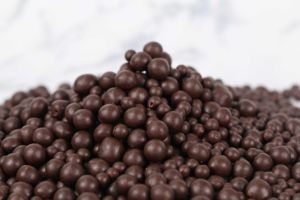 Chocolate Compuesto a Granel para Repostería, Ingredientes para Decoración de Pasteles, HALAL OEM/ODM, Bolas Crujientes de Chocolate con Caramelo y Toffee, Cacao - Product Image 4