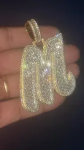 Colgante de Letra Personalizado con Moissanita Redonda de 2.10 Quilates, Chapado en Oro Amarillo de 14k sobre Plata de Ley, Estilo Hip Hop para Mujer - Product Image 5