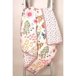 Couette en coton réversible à motifs floraux, couverture pour bébé et tout-petit faite à la main, literie bohème pour chambre d'enfant, cadeau de naissance - Product Image 2