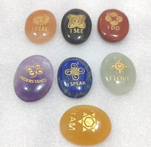 Ensemble de 7 pierres de chakra gravées pour la guérison par le Reiki, la méditation et la pleine conscience, en pierres précieuses - Product Image 5