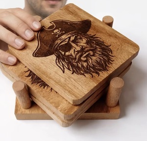 Juego de posavasos cuadrados de madera con diseño pirata, estilo rústico, hechos a mano, antideslizantes, 10 cm de diámetro - Product Image 1