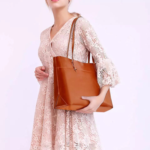 Sacs à main pour femmes en cuir véritable fabriqués au Pakistan, entièrement personnalisés, faits à la main, prix de gros, sacs fourre-tout de luxe pour femmes - Product Image 5