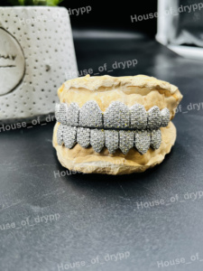 Juego de Grillz de Plata 925 con Baño de Rodio y Moissanita, Estilo Hip Hop Unisex, Ajuste Personalizado para Dientes Superiores e Inferiores, Regalo de Lujo - Product Image 3