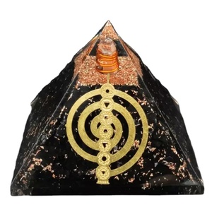 Vente en gros pas cher Prix d'usine Pierre d'agate naturelle Orgone Orgonite Puces de tourmaline noire Pierre précieuse pyramide d'énergie sculptée - Product Image 1