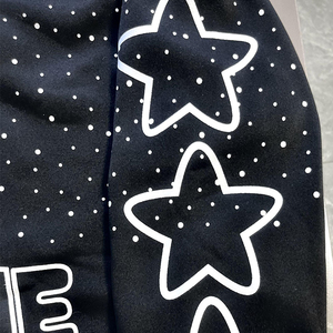 เสื้อฮู้ดดี้แบบสวมหัวสไตล์วินเทจสตรีทแวร์ ลวดลายโลโก้ประดับคริสตัลแบบ OEM ผลิตตามสั่ง ซักย้อมสีซีดแบบฟอกกรด มีกระเป๋าผ้าฟลีซ เหมาะสำหรับฤดูหนาว ใส่ได้ทั้งผู้ชายและผู้หญิง - Product Image 2