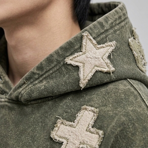 Sweat à capuche brodé délavé à l'acide pour homme, offrant une texture audacieuse, un confort doux et des détails élégants pour un style streetwear décontracté et les sorties quotidiennes. - Product Image 6
