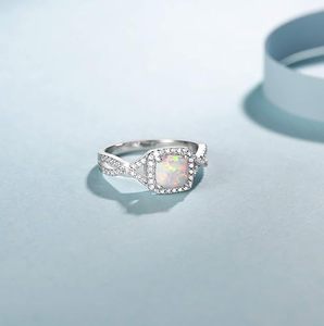 แหวนพลอยโอปอลไฟในตัวเรือนเงินแท้ 925 สำหรับเจ้าสาวในงานแต่งงาน - Product Image 4