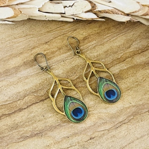 Boucles d'oreilles pendantes en laiton tendance, motif plume de paon, style bohème, finition laiton antique, boucles d'oreilles animalières et naturelles pour femme - Product Image 6