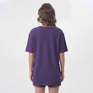 Camiseta Corta Personalizada de Algodón Transpirable para Mujer, Cuello en V, Corte Holgado, Estilo Casual y Urbano - Product Image 2