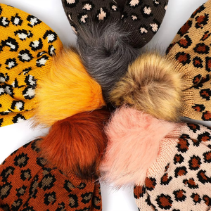 Gorro de Punto con Estampado de Leopardo para Mujer, Gorro de Invierno con Pompones, Gorro Holgado Colorido con Diseño Jacquard - Product Image 3