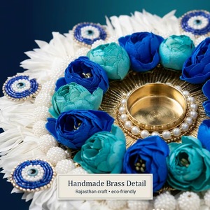 Support de bougie chauffe-plat artisanal en laiton écologique, motif œil porte-bonheur floral, plateau de fleurs bleu et blanc, base Diya pour Diwali, Noël, Pâques - Product Image 2